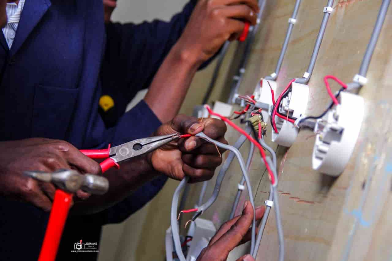 Certificate in Electrical & Electronic Engineering